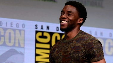 L'acteur américain Chadwick Boseman est décédé le 28 août 2020 d'un cancer colorectal à l'âge de 43 ans.