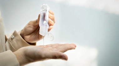 Gel et solution hydroalcoolique : mode d'emploi pour des mains propres sans risque pour la santé