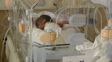 Covid : des enfants prématurés privés de leurs parents