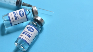 Image d'illustration. Les flacons du vaccin Pfizer/BioNTech contiendraient une dose supplémentaire / Crédit photo : Shutterstock