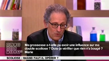 Scoliose : à surveiller après une grossesse ?