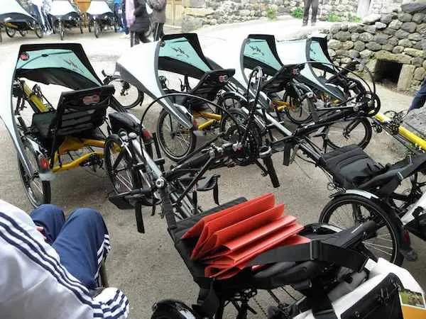 Les VRAI sont les vélos de raid adaptés et indispensables des participants.