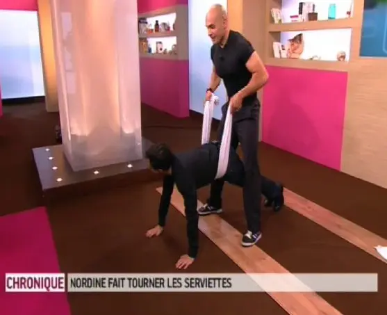 Tonifier la poitrine et l'arrière du bras.