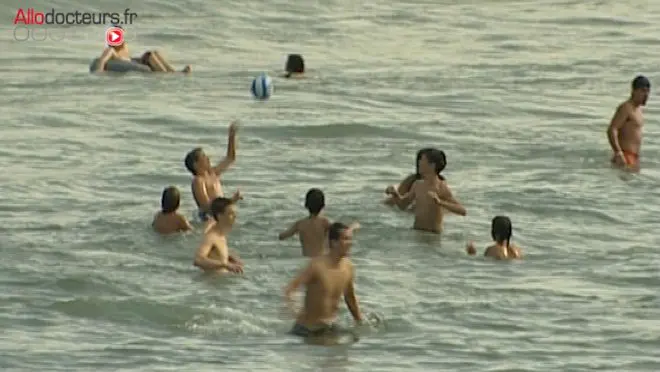 Pour éviter les noyades, il est conseillé de surveiller les enfants lors de la baignade.