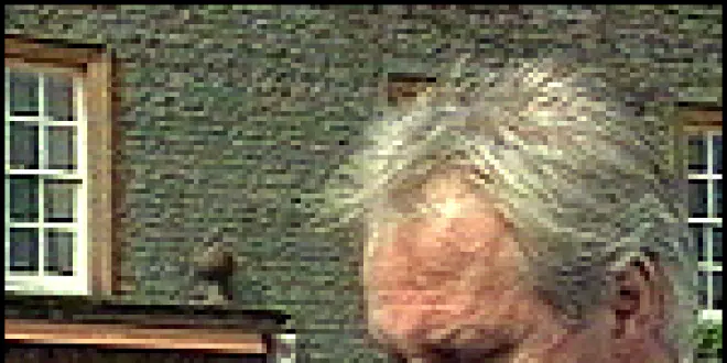 Campbell Aird et sa seconde prothèse, en 1998. (DR)