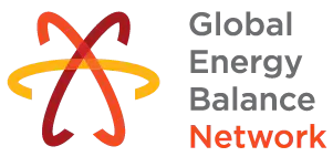 Le logo du GEBN. Les courriers électroniques dévoilés par Associated Press révèlent que Coca-Cola a demandé à ce que la couleur bleue ne soit pas utilisée, car elle aurait pu évoquer son concurrent Pepsi...