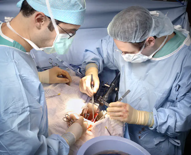 Images de l'intervention (crédits : Johns Hopkins Medicine)