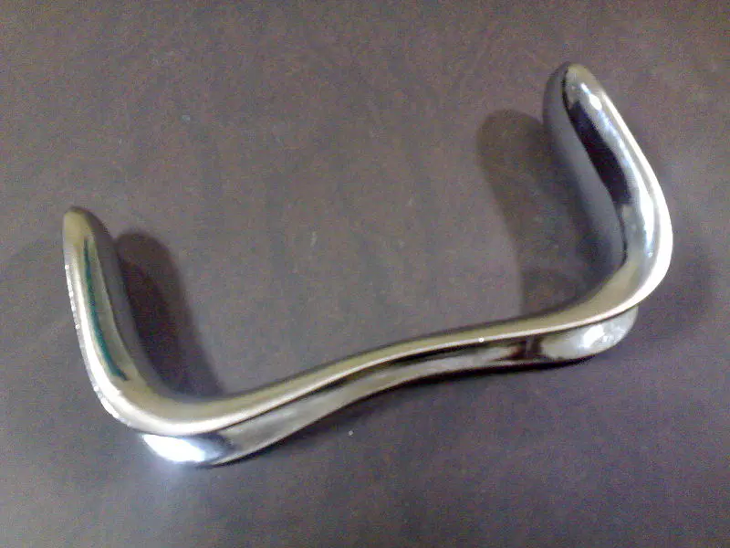 Le modèle de speculum vaginal inventé par Sims (cc-by-sa Sarindam7)