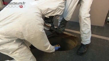 Covid : les marins-pompiers de Marseille traquent le virus dans les eaux usées