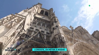 Dans les airs, suspendus au bout d'une corde, les cordistes ont choisi un métier à risque