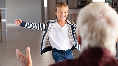 "Je vais enfin revoir mon grand-père" : le soulagement des familles de patients vaccinés