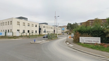 Covid : les réanimations saturées "au moins jusqu’à mi-mai" à Lyon