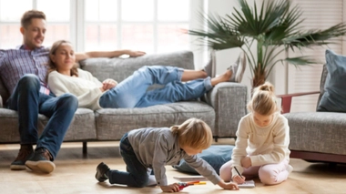 Covid : une dose de vaccin réduit de moitié la transmission