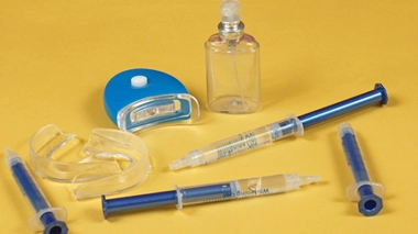 Image d'illustration. Kit de blanchiment dentaire à domicile.