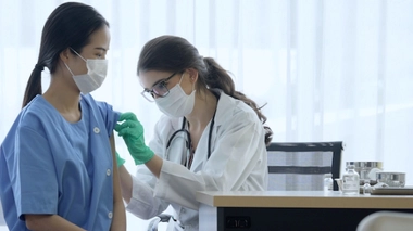 #InfirmierVacciné : sur Twitter, les soignants militent pour la vaccination