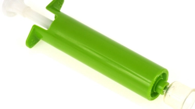 Non, la pompe à venin ne permet pas de se "dévacciner"