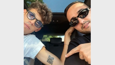 Vaccins Covid : il se tatoue le QR code de son pass sanitaire