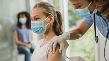 Des doses périmées du vaccin anti-covid de Pfizer injectées par erreur