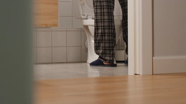 Il n’arrive plus à uriner après s’être inséré plusieurs objets dans le pénis