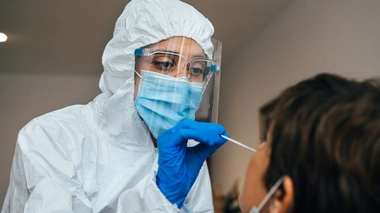 Covid : comment sont formées les personnes qui réalisent les tests de dépistage ?