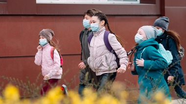 Le port du masque n'est plus obligatoire en extérieur pour les écoliers.