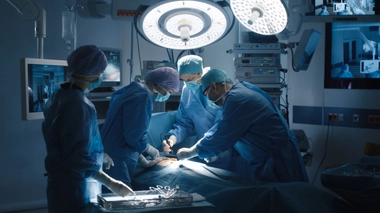 Un homme atteint d’un cancer de stade 4 sauvé par une double greffe du poumon 