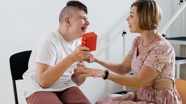 Paralysie cérébrale : ces familles qui choisissent la rééducation en Belgique