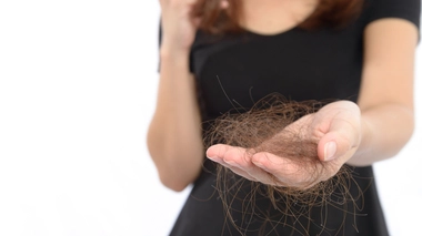 Quand la maladie entraîne la chute des cheveux