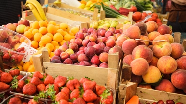 Fraises, pommes, cerises… de plus en plus de pesticides dans les fruits