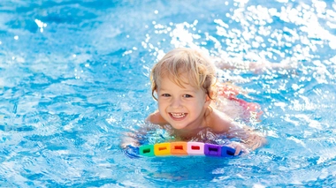 Pourquoi la nage n'est pas innée chez l'humain ?