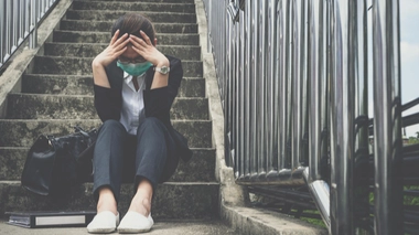 Santé mentale des jeunes : la Défenseure des droits demande un plan d'urgence