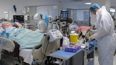 Covid : Pourquoi certaines personnes vaccinées font-elles des formes graves ?