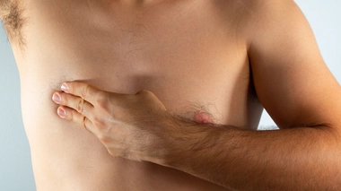 Quand le cancer du sein frappe les hommes