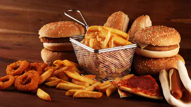 Cancer colorectal : pourquoi la malbouffe est un facteur de risque