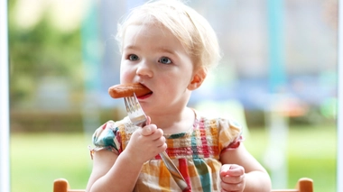 Attention à la fausse route lorsque vos enfants consomment des saucisses