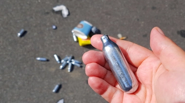 Un jeune homme décède après une probable inhalation de protoxyde d'azote