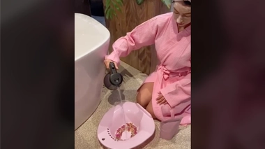 Capture d'écran d'un compte TikTok présentant un sauna vaginal