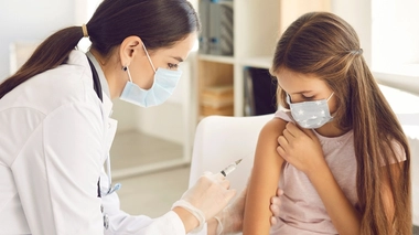 Les sages-femmes autorisées à vacciner les mineurs