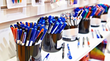 Rentrée : pourquoi l'UFC-Que Choisir appelle à ne plus acheter de stylos-billes aux enfants