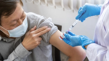 Il n'est "pas exclu" qu'émergent cet hiver de nouveaux variants se rapprochant du premier variant d'Omicron