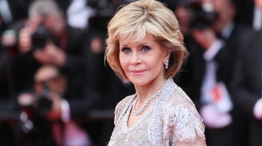 Dans son message, Jane Fonda en profite pour pointer le rôle des combustibles fossiles et des pesticides dans les cancers