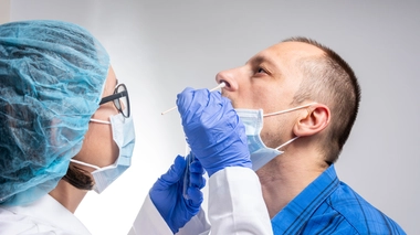 La France compte actuellement 17 000 cas de contamination au Covid-19 par jour.