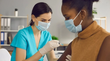 La nouvelle version du vaccin Pfizer cible les sous-variants BA.4 et BA.5, majoritaires depuis plusieurs semaines