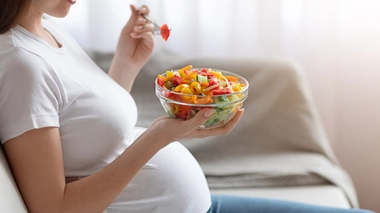 In utero, les bébés réagissent aux goûts des différents aliments consommés par leur mère.