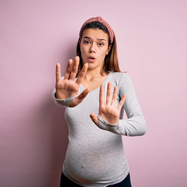 On ne parle de déni de grossesse qu'à partir de la vingt-septième semaine (près de sept mois). Il existe deux types de dénis de grossesse.
