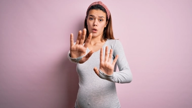 On ne parle de déni de grossesse qu'à partir de la vingt-septième semaine (près de sept mois). Il existe deux types de dénis de grossesse.