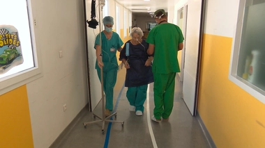 Chirurgie : se lever dès la salle de réveil pour accélérer la guérison