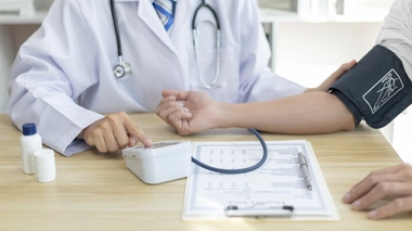 C'est quoi l'effet blouse blanche ?