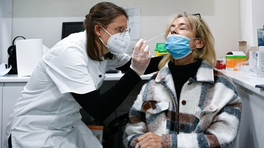 Dans la semaine du 10 au 16 octobre, 390 personnes sont décédées à cause du Covid dans les hôpitaux ou autres établissements de santé, contre 318 la semaine précédente