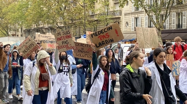 Pour le président de l'Anemf, Yaël Thomas, créer une quatrième année de troisième cycle pour former des généralistes n'a "pas de sens au vu du manque de maîtres de stage et d'enseignants"